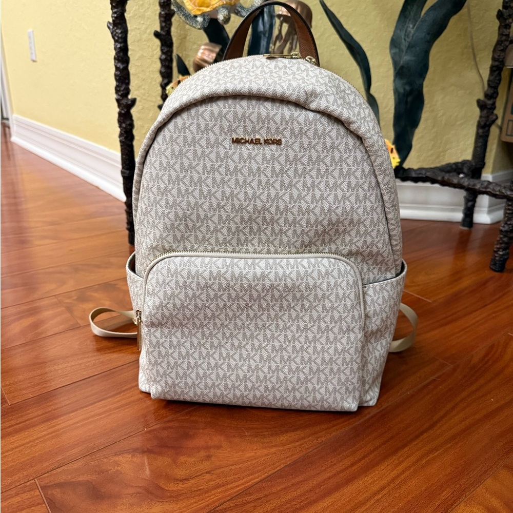 Michael Kors Cream Backpack with Classic Design and Adjustable Straps